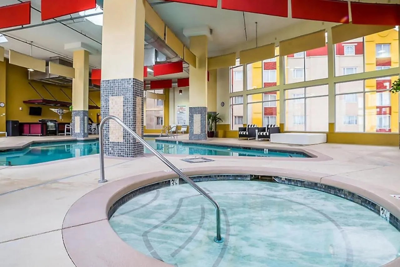 2Bd Resort Condo With Amenities And Next To Shopping Right Off The Las Vegas Strip