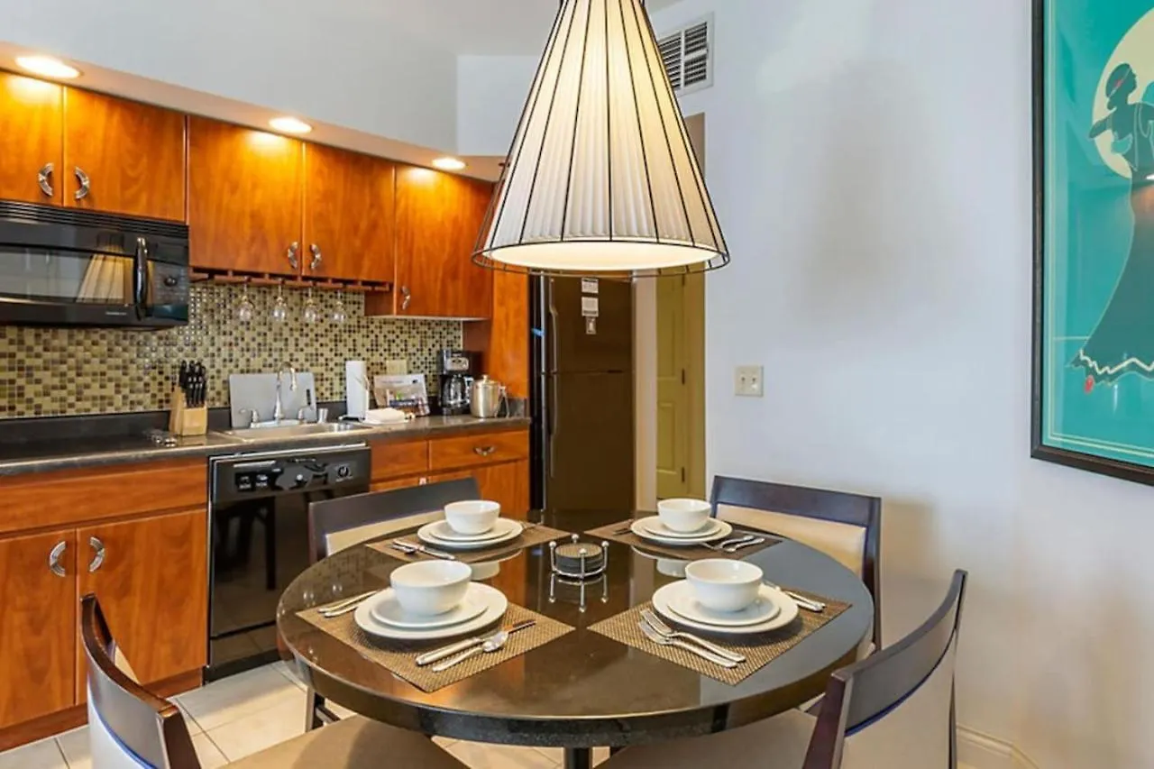 2Bd Resort Condo With Amenities And Next To Shopping Right Off The Las Vegas Strip