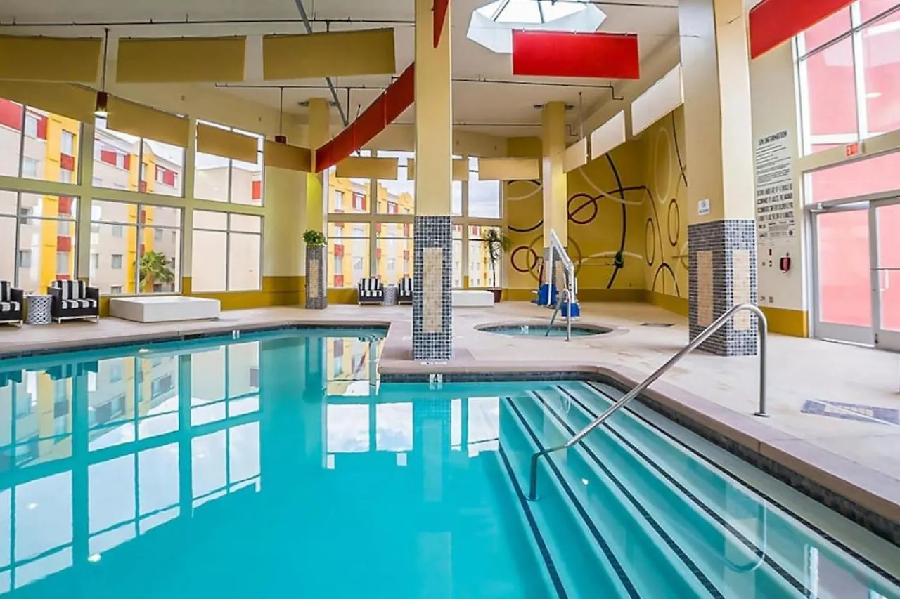 2Bd Resort Condo With Amenities And Next To Shopping Right Off The Las Vegas Strip 0*,  États-Unis